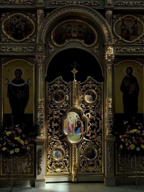 Резные врата Казанского храма в селе Горбово