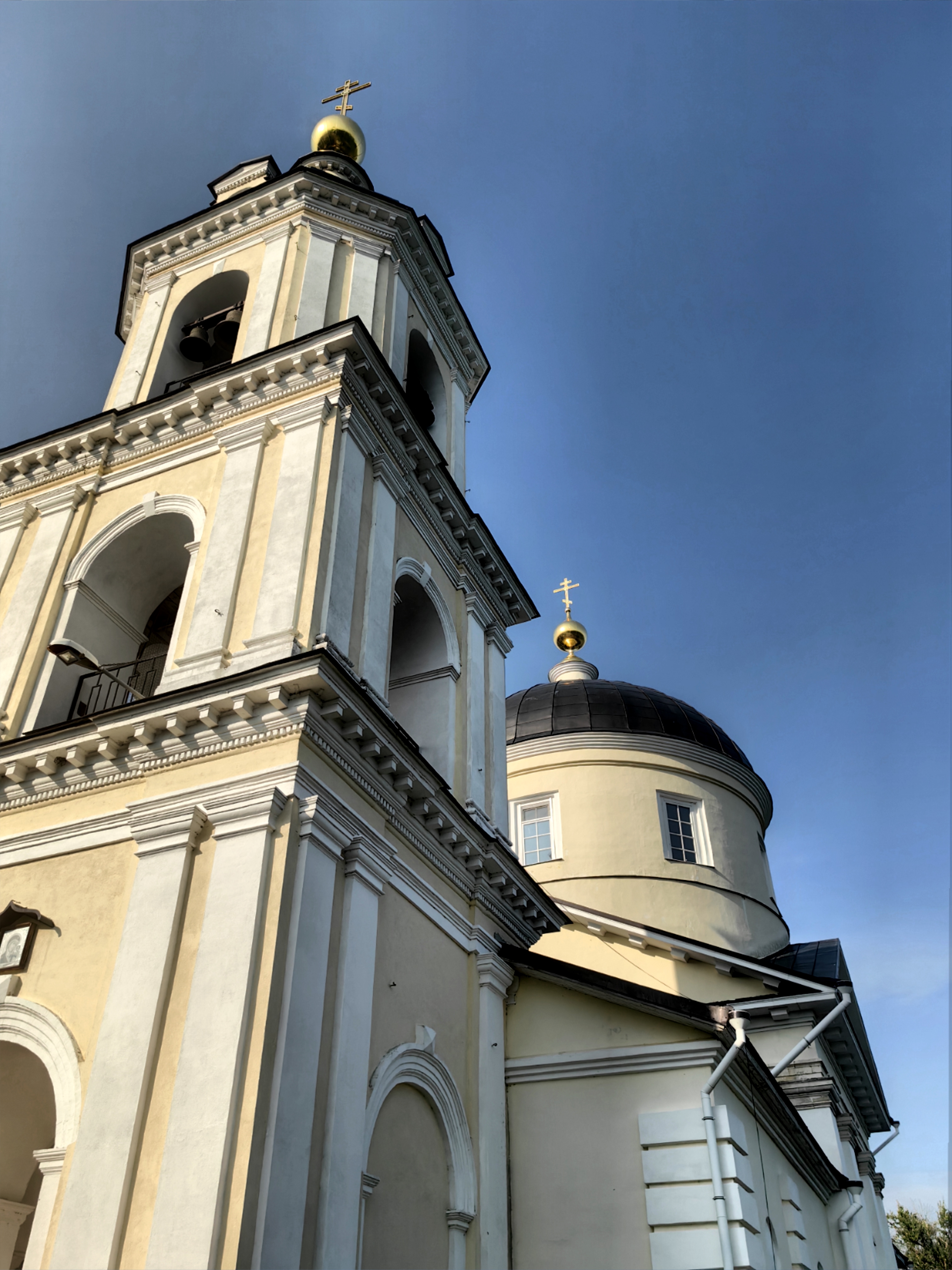 Колокольня храма
